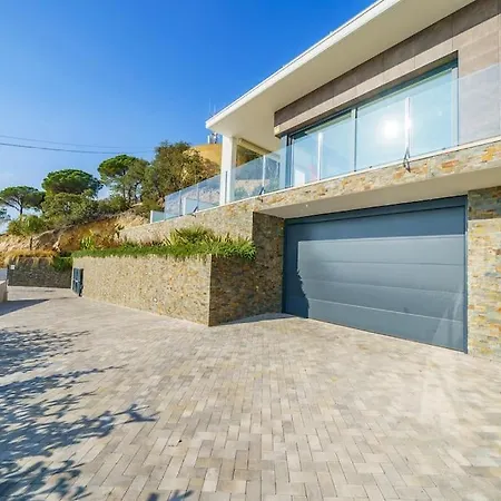 Le Paradis فيلة يوريت دي مار